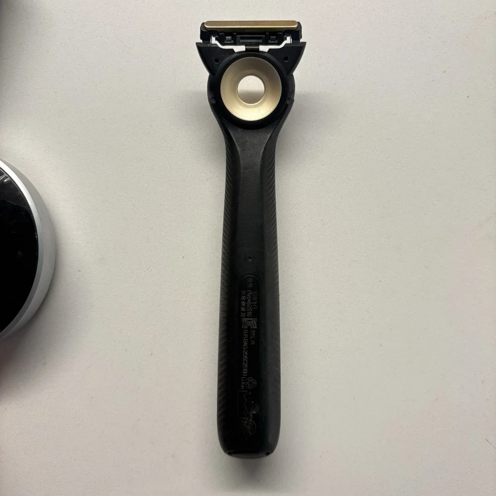 Gillette Labs Heated Razor Starter Kit w/ Base No box